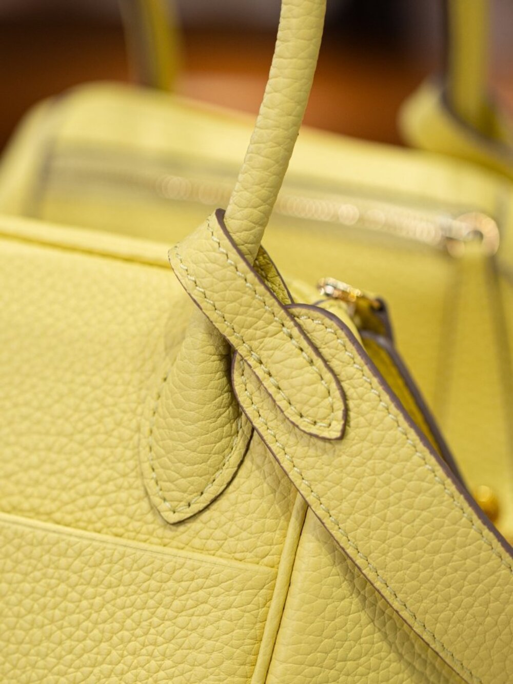 Sophisticated Genuine Leather Tote 26cm - Timeless Everyday Shoulder Bag - Picture 7 of 8